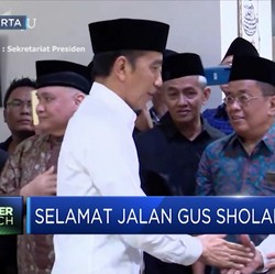Duka Jokowi Saat Melayat ke Kediaman Gus Sholah