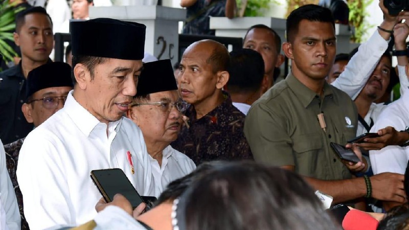 Presiden Jokowi Melayat Ke Rumah Duka Alm. Gus Sholah.