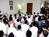 Berduka Cita, Jokowi Kenang Kebersamaan dengan Gus Sholah