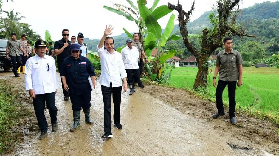 Presiden Joko Widodo (Jokowi) tidak dapat menyembunyikan kekecewaannya melihat angka kebakaran hutan dan lahan yang kembali naik