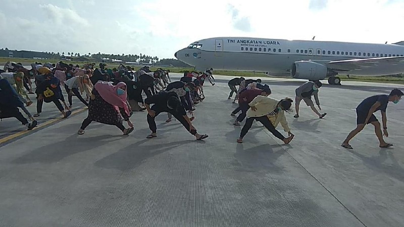 238 WNI dari Wuhan di Natuna yang baru saja dibawa pulang karena ada krisis virus Corona.