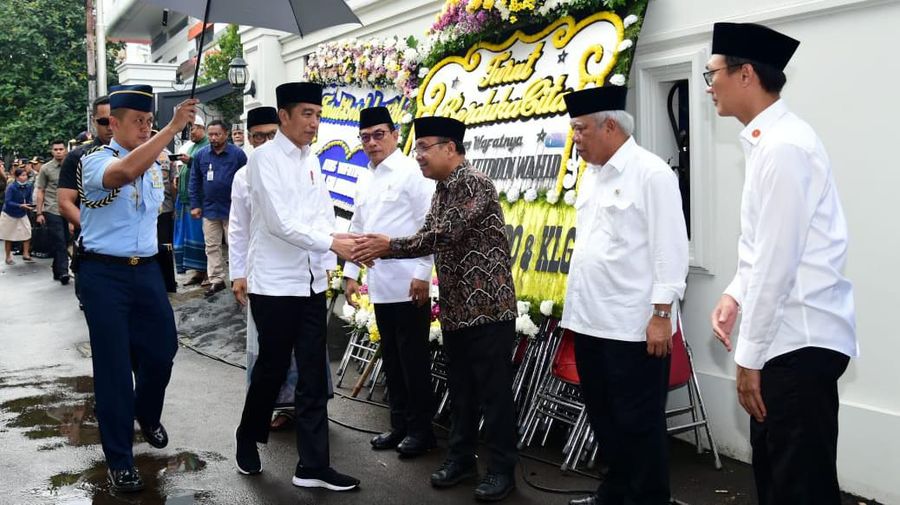 Presiden Jokowi Melayat Ke Rumah Duka Alm. Gus Sholah.