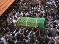 FOTO : Mengantar Gus Sholah ke Peristirahatan Terakhir