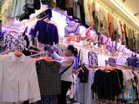Pakaian Impor China 'Dibuang' ke RI, Baju Anak Sampai Hijab