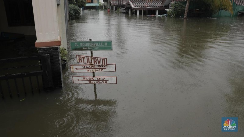 Banjir melanda Kecamatan Periuk, Kota Tangerang, Banten.