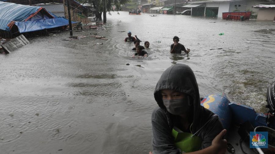Banjir melanda Kecamatan Periuk, Kota Tangerang, Banten.