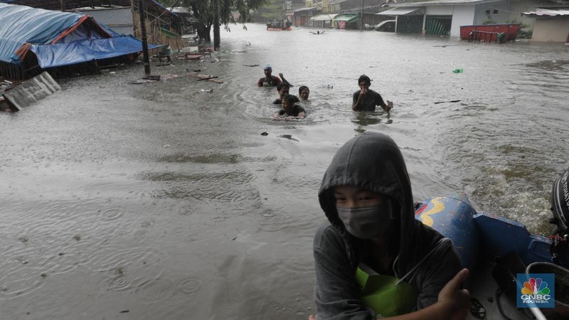 Banjir melanda Kecamatan Periuk, Kota Tangerang, Banten.