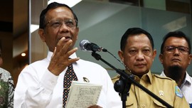 Tak Periksa Data Papua, Mahfud Klaim Punya yang Lebih Lengkap