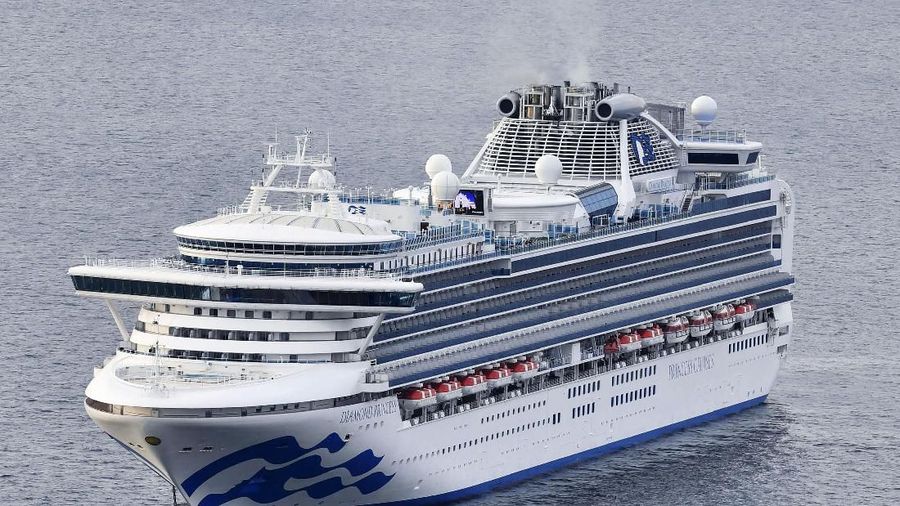 Otoritas Jepang melakukan karantina terhadap kapal pesiar Diamond Princess.