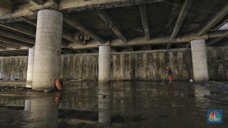 Usai dilanda banjir, underpass itu kini dapat dilalui kendaraan bermotor.