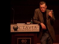 Stephen King Delete Akun Facebook 5,6 Juta Followers, Kenapa?