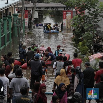 Banjir Setinggi Atap Rumah di Periuk, 1.200 Orang Diungsikan