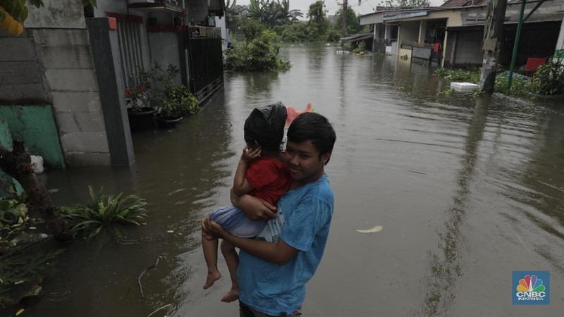Banjir melanda Kecamatan Periuk, Kota Tangerang, Banten.