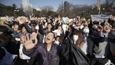 Tak dapat dipungkiri, Mamemaki merupakan adaptasi dari budaya Chona. Ia berkembang saat masa pemerintahan Muromachi. (AP Photo/Eugene Hoshiko)