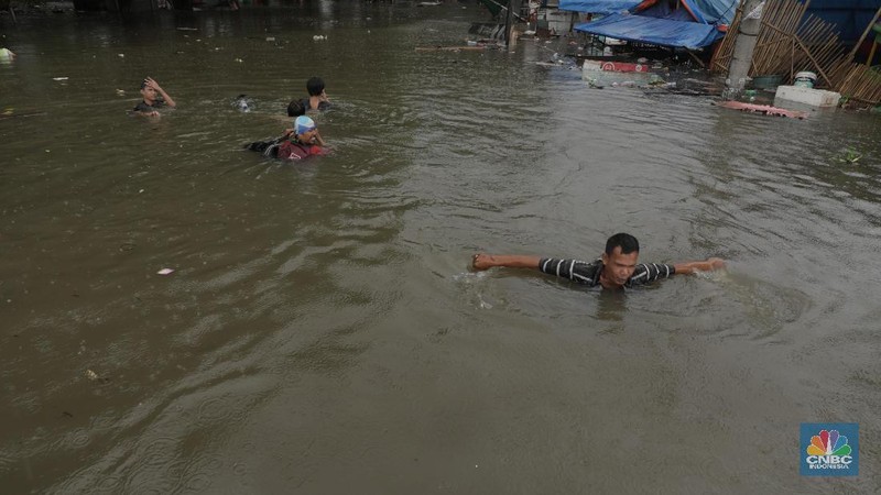 Banjir melanda Kecamatan Periuk, Kota Tangerang, Banten.