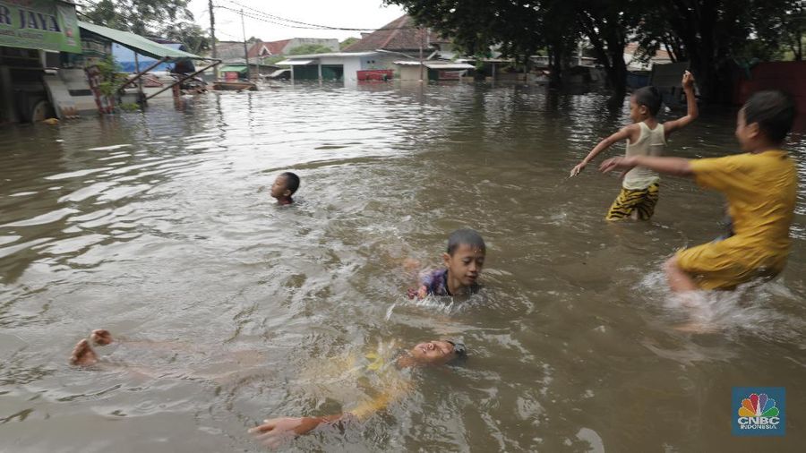 Banjir melanda Kecamatan Periuk, Kota Tangerang, Banten.