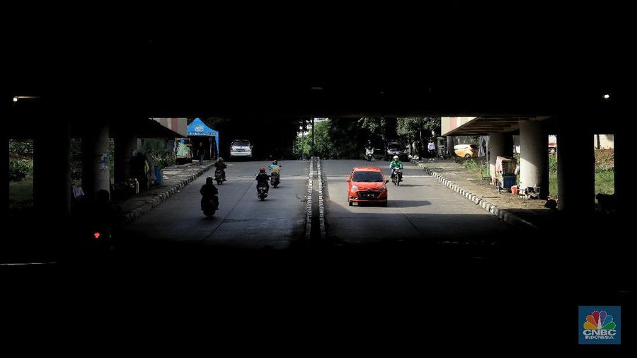 Usai dilanda banjir, underpass itu kini dapat dilalui kendaraan bermotor.