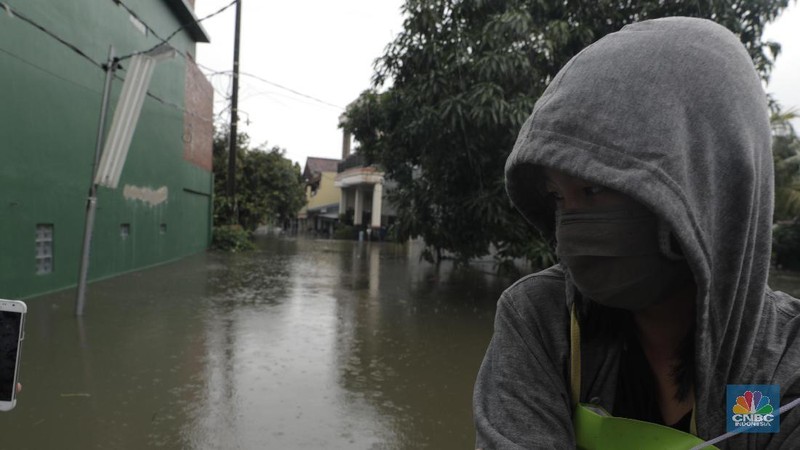 Banjir melanda Kecamatan Periuk, Kota Tangerang, Banten.