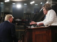 Berantem, Ketua DPR AS Robek Pidato Kenegaraan Trump