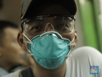 Corona Masuk RI, Warga Diimbau Pakai Masker di Transjakarta