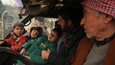Pertempuran itu membuat sekitar 50 ribu warga sipil di Idlib terpaksa mengungsi. (AAREF WATAD/AFP)
