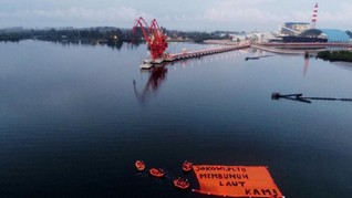 Warga Bentangkan Spanduk Protes PLTU Saat Jokowi ke Bengkulu