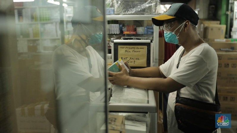 Kenaikan itu tak lepas dari tingginya permintaan masyarakat seiring penyebaran virus corona.
