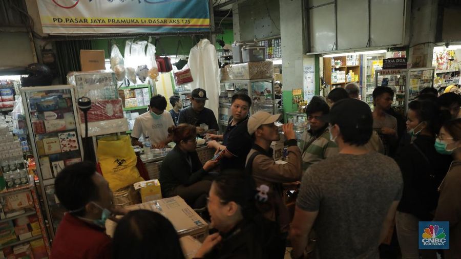 Kenaikan itu tak lepas dari tingginya permintaan masyarakat seiring penyebaran virus corona.