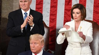 Nancy Pelosi dan 'Fashion Statement' Perempuan Dunia Politik