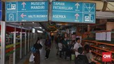 Terowongan Penyeberangan Orang (TPO) yang menghubungkan Stasiun Jakarta Kota dengan jalan di depan Museum Bank Mandiri, Jakarta, Rabu, 5 Februari 2020. (CNN Indonesia/Safir Makki)