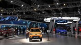 Maruti Suzuki ambil bagian di pameran otomotif Auto Expo 2020 di Greater Noida, New Delhi, India. Panitia penyelenggara menyebutkan bila sejumlah merek China yang beroperasi di India pada pameran itu hanya diwakili pekerja India. (Photo by Money SHARMA / AFP)