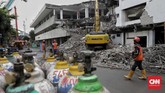Proses revitalisasi TIM yang diduga jadi tempat komersial itu mendapatkan penentangan dari kelompok seniman sehingga membuat posko #SaveTIM. (CNN Indonesia/Adhi Wicaksono)