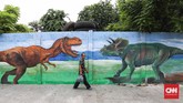 Tidak diketahui siapa yang menginisiasi mural ini. Namun ternyata seni ini membawa perubahan besar di antara penat Jakarta Utara. (CNNIndonesia/Safir Makki)