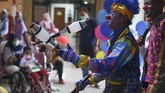 Menurut ABI menjadi badut bukan hanya sekadar berdandan lucu, badut juga harus memiliki keterampilan dan juga etika. (ANTARA FOTO/Wahyu Putro A)