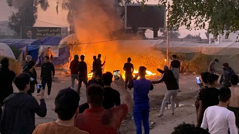 Demonstrasi di Irak berakhir rusuh. Sebanyak delapan orang tewas dan 52 lainnya luka-luka.