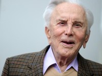Legenda Hollywood Kirk Douglas Meninggal di Usia 103 Tahun