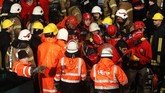 Gubernur Istanbul, Ali Yerlikaya mengatakan pesawat tergelincir sekitar 60 meter dari landasan pacu tak lama setelah mendarat. (AP Photo/Emrah Gurel)