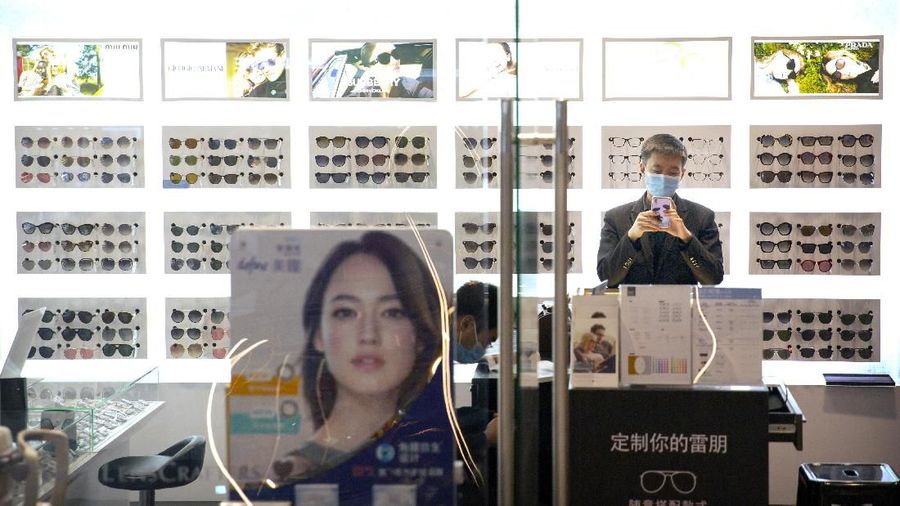 Pasar saham bergejolak liar dalam beberapa waktu terakhir akibat terpengaruh kabar buruk yang ditimbulkan virus corona.
