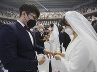 Intip Kisah Nikah Massal Saat Virus Corona Merebak