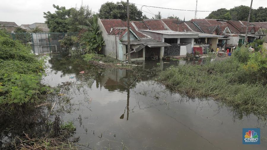 Ketinggian air di Periuk, Kota Tangerang, sempat mencapai 4 meter.
