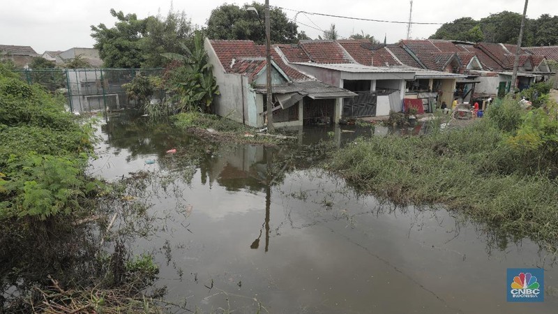 Ketinggian air di Periuk, Kota Tangerang, sempat mencapai 4 meter.