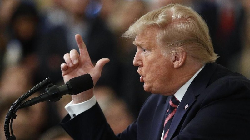 Meski sebelumnya sudah disetujui DPR AS, Presiden Donald Trump batal lengser berkat bantuan koleganya Partai Republik yang menguasai Senat AS.