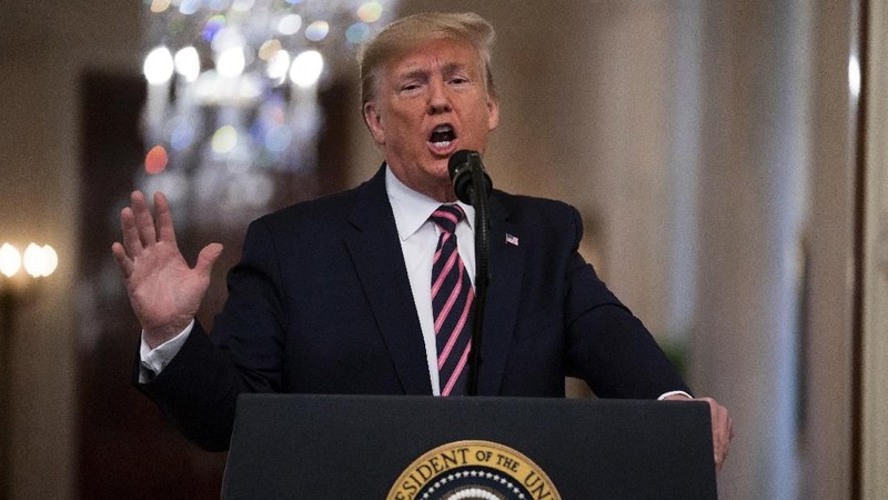 Meski sebelumnya sudah disetujui DPR AS, Presiden Donald Trump batal lengser berkat bantuan koleganya Partai Republik yang menguasai Senat AS.