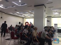 Begini Penampakan Puluhan Investor NARA yang Protes ke OJK