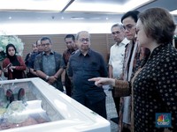 Sri Mulyani Berikan Penghormatan Terakhir untuk JB Sumarlin