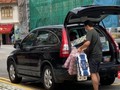 VIDEO: Panik Corona, Warga Singapura Borong Barang Kebutuhan