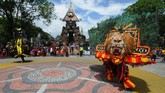 Sejumlah peserta reog dan dawangan tampil saat Kirab Budaya Ruwat Bumi dan Tolak Bala di Salatiga, Jawa Tengah, Sabtu (8/2). (ANTARA FOTO/Aloysius Jarot Nugroho/wsj).