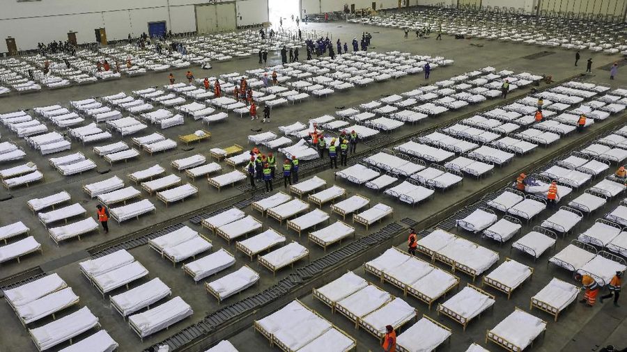 Ruang pertemuan yang digunakan mempu menampung ratusan keranjang kasur.
