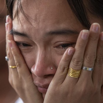 Raut Duka Keluarga Korban Penembakan Brutal di Thailand