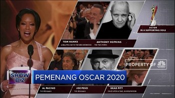 Mantab! Brad Pitt Terima Piala Perdananya di Oscar 2020